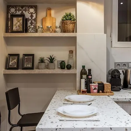 Cozy And Modern In Pagrati Athens