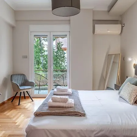 Apartment Cozy And Modern In Pagrati *