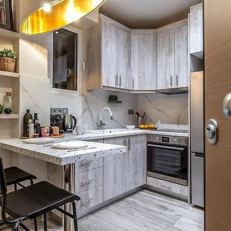 Apartment Cozy And Modern In Pagrati *