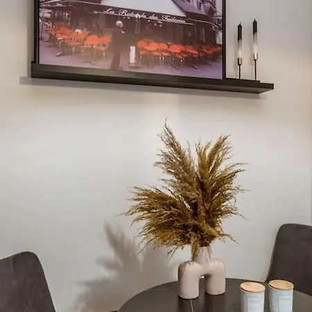 Cozy And Modern In Pagrati Athens