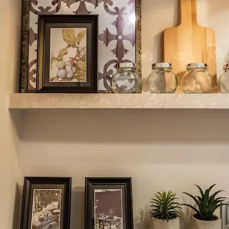 Cozy And Modern In Pagrati Athens