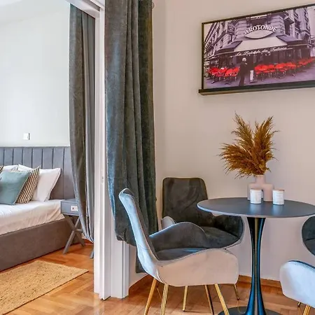 Cozy And Modern In Pagrati * Athens