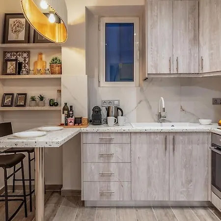 Cozy And Modern In Pagrati Apartment