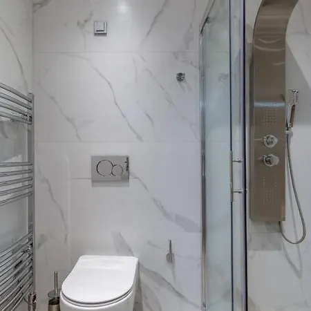 Cozy And Modern In Pagrati *