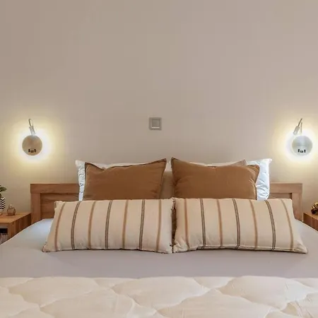 Cozy And Modern In Pagrati * Athens