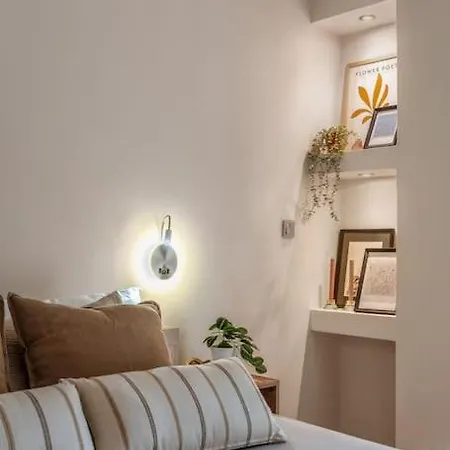 Cozy And Modern In Pagrati Athens