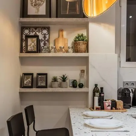 Cozy And Modern In Pagrati Apartment